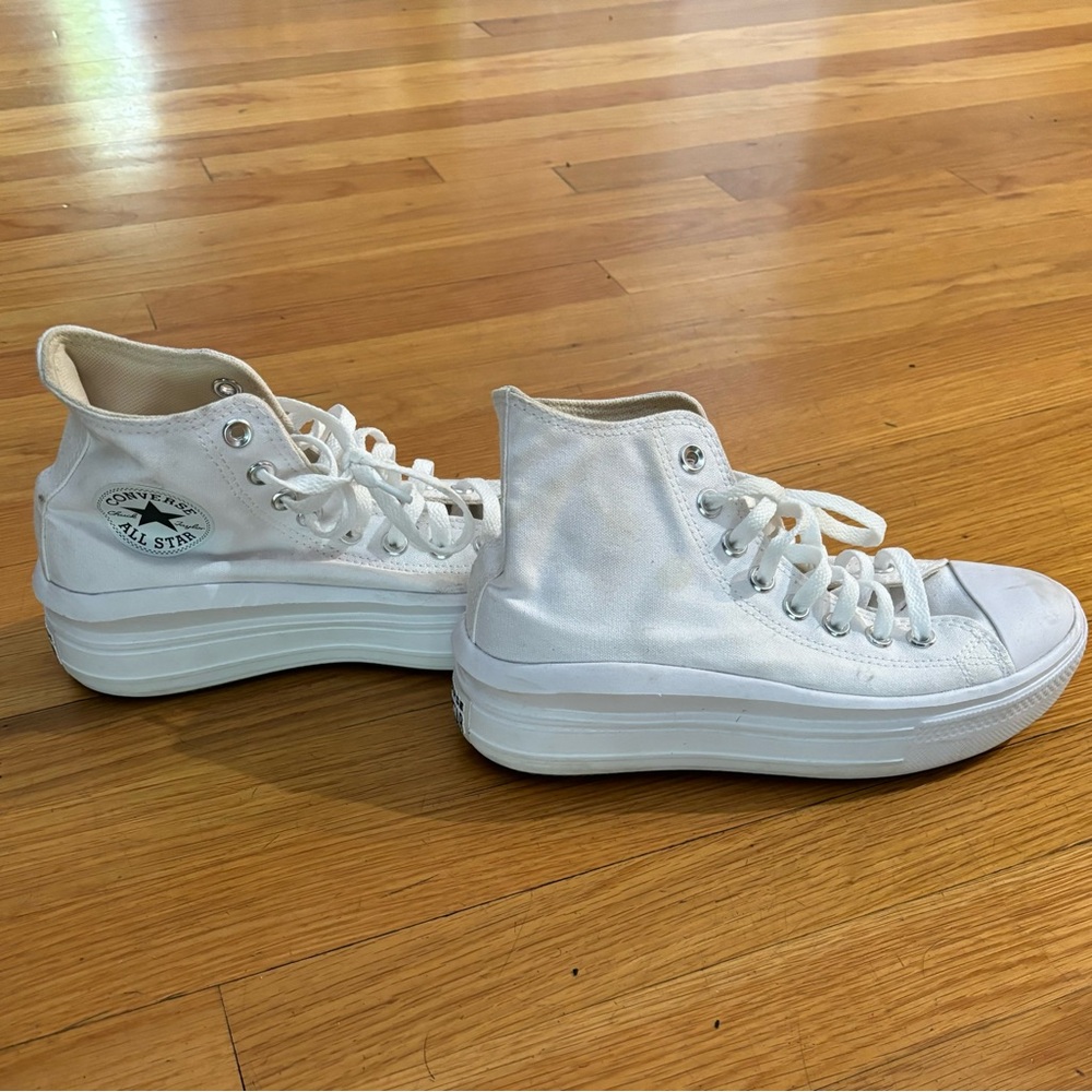 Converse White Chuck Taylor High-Top Sneakers with Classic Design, women’s 7.5